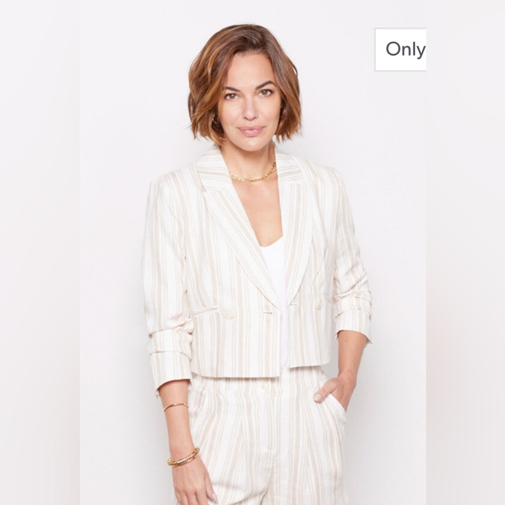 NWT Evereve Janice Cropped Blazer Sz L
